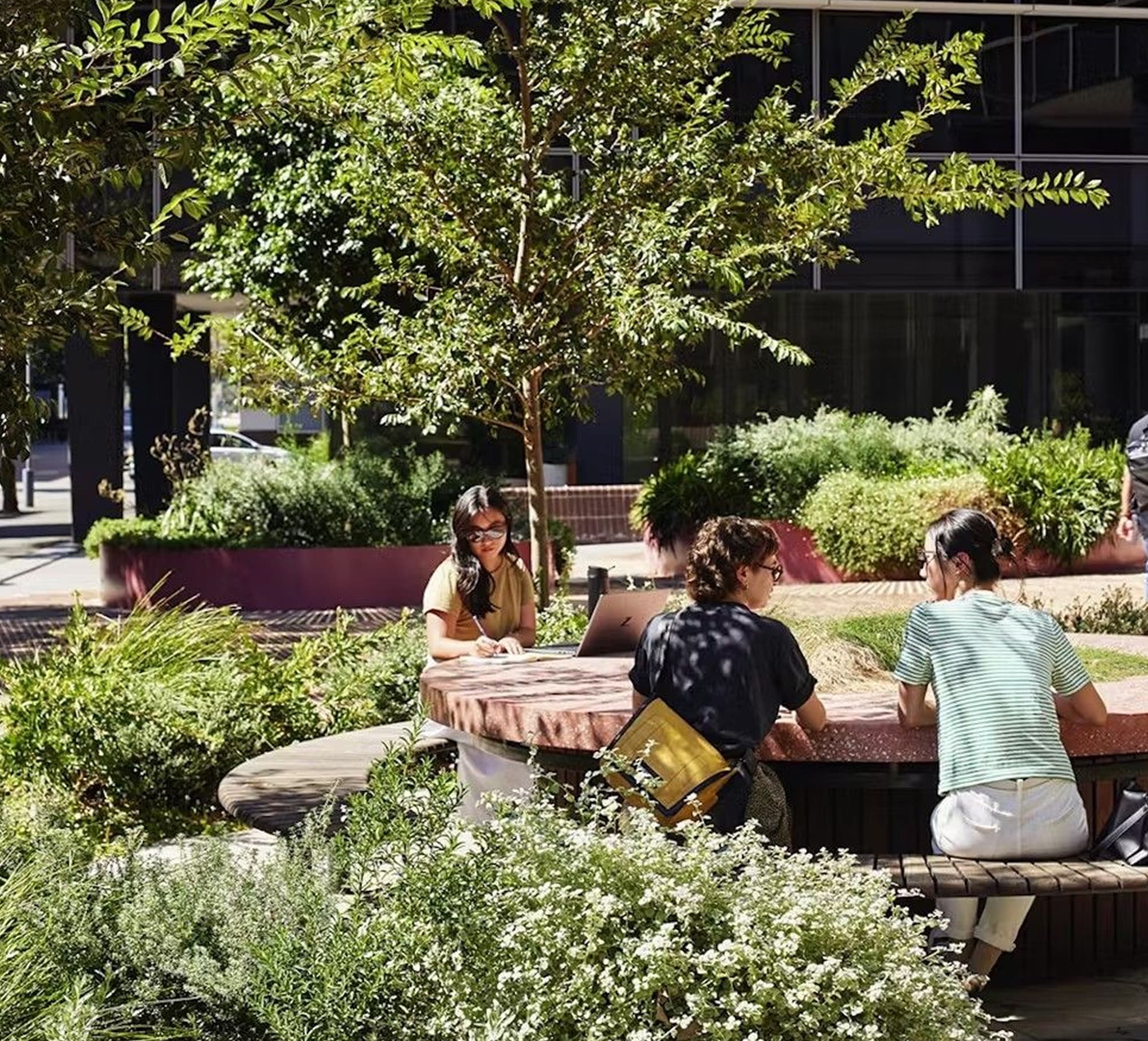 Residents working and relaxing in the MORE pocket park, Leiden